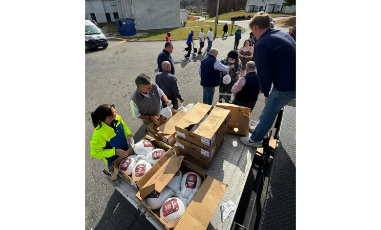 A Hearty Helping for the Holidays: Republic Services Distributes 1,000 Turkeys Across Tennessee