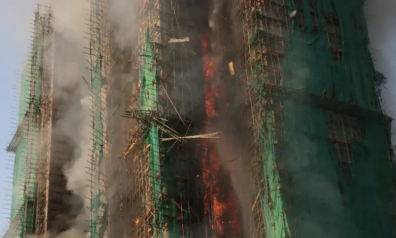 A Hongkong, un impressionnant incendie fait au moins 13 morts dans plusieurs gratte-ciels