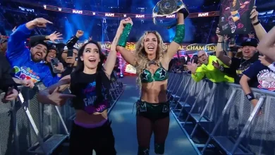 AJ Lee returns to WWE, costs Becky Lynch the Intercontinental title