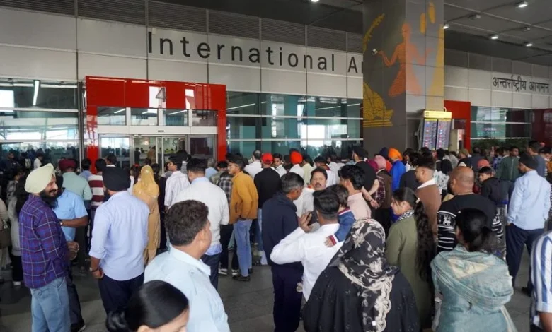 ATC glitch throws Delhi airport into chaos, 600 flights delayed