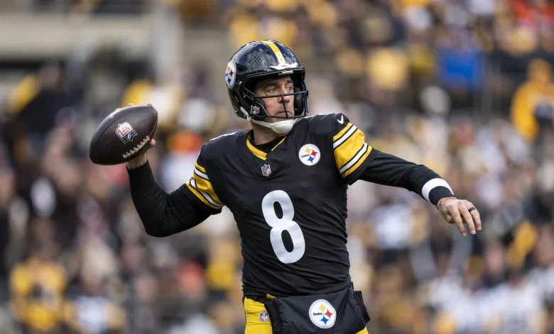 Aaron Rodgers questionable to return with left wrist injury