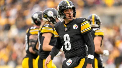 Aaron Rodgers' wild injury update includes flipping the bird, but only with his non-injured hand