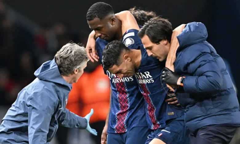 Achraf Hakimi von PSG muss nach Foul von Luis Diaz unter Tränen den Platz verlassen