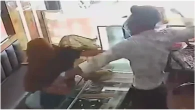 Ahmedabad woman tries to rob jeweller with chilli powder, gets 17 slaps in 20 seconds
