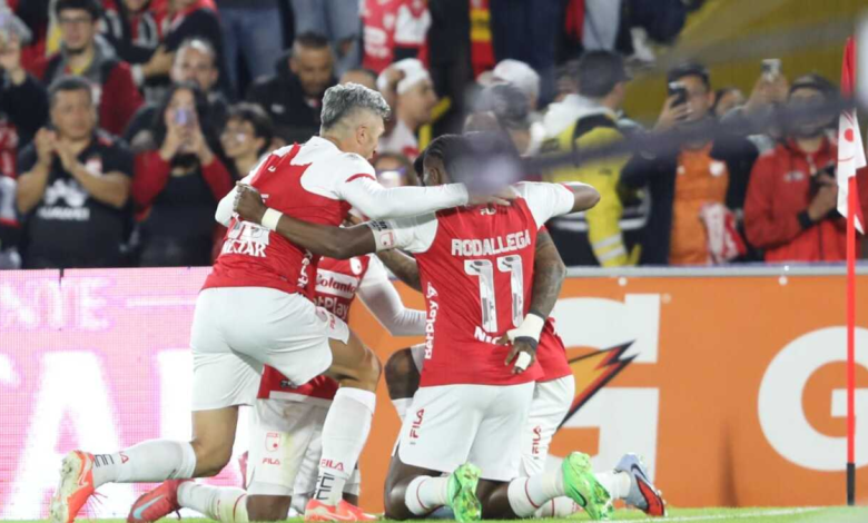 Al campeón del fútbol colombiano le llegó la hora de la verdad: Santa Fe visita al Bucaramanga en el cuadrangular B