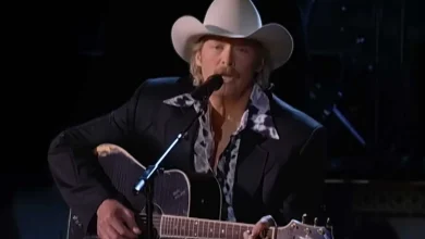 Alan Jackson’s 2001 CMA Debut of “Where Were You” Still Brings Back All the Emotions