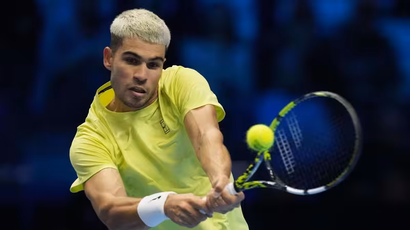 Alcaraz fightback offers de Minaur semi-final opening