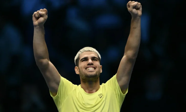 Alcaraz sobrevive a un combativo Fritz y casi se asegura las semifinales del Masters