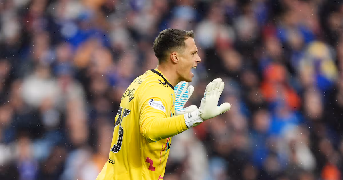 Alexander Schwolow stars as leaders Hearts held at Motherwell