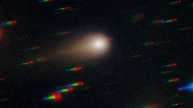 'Alien ship' releases 'seven jets' with 'glowing halo' as it nears sun