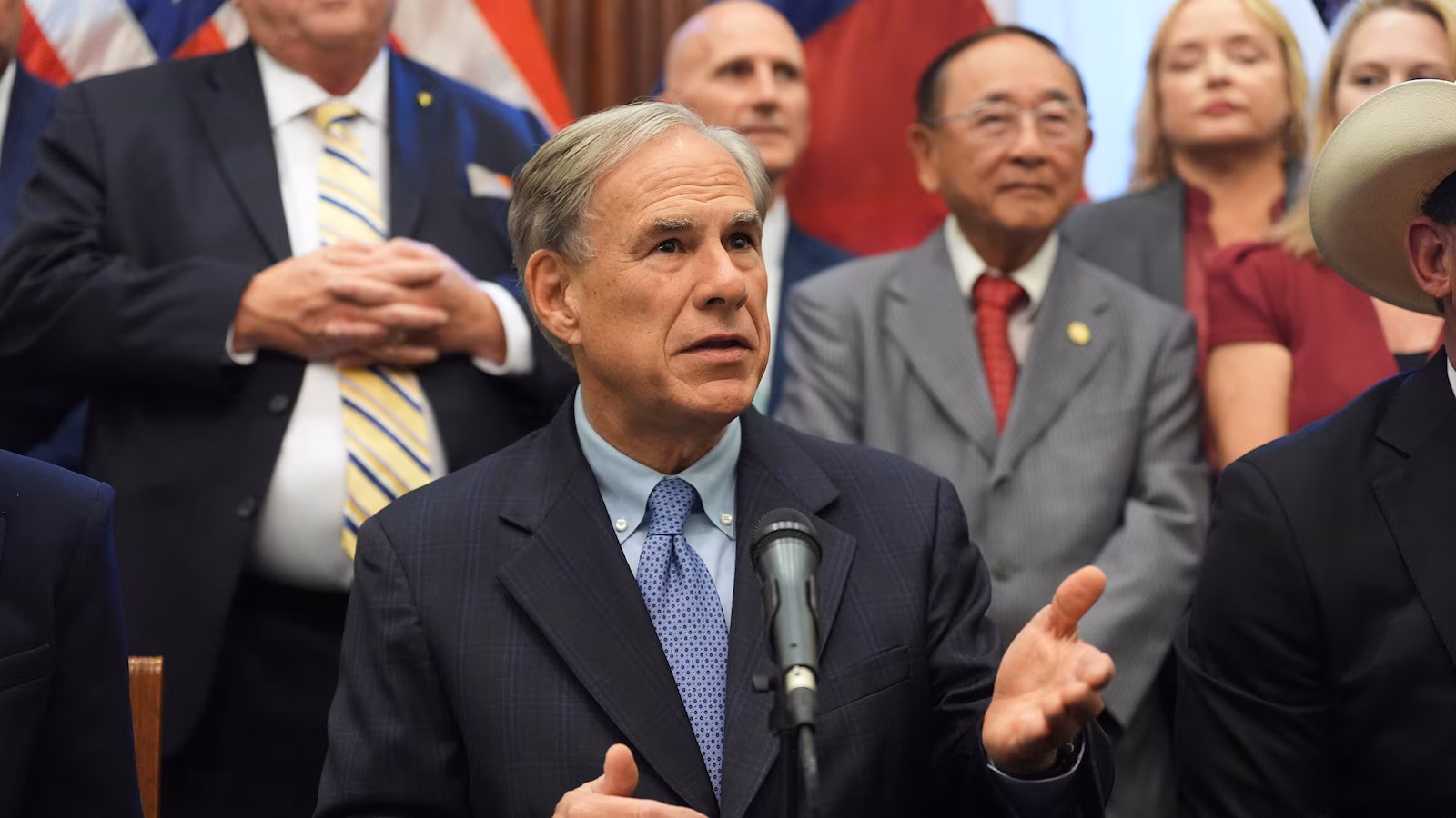 Alito pauses lower court ruling that would have blocked Texas redistricting