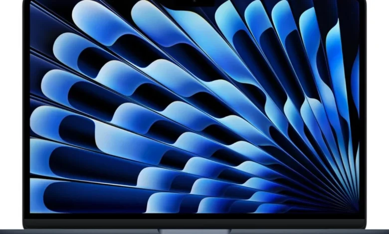 Amazon Goes Hard on Apple, Now Selling the MacBook Air at a New Low for Black Friday's First Day