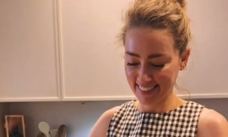 Amber Heard Reveals Photo of Daughter Oonagh in Thanksgiving Post