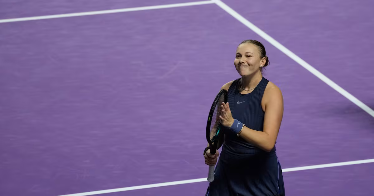 Anisimova beats Swiatek to join Rybakina in last four at WTA Finals