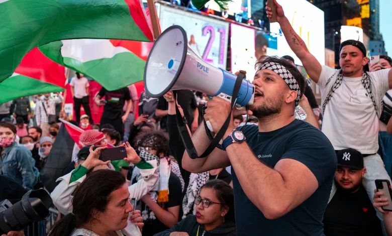 Anti-Israel Demonstrators Chant Outside New York Synagogue