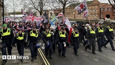 Anti-migrant protest dwarfed by counter demonstration in Bristol