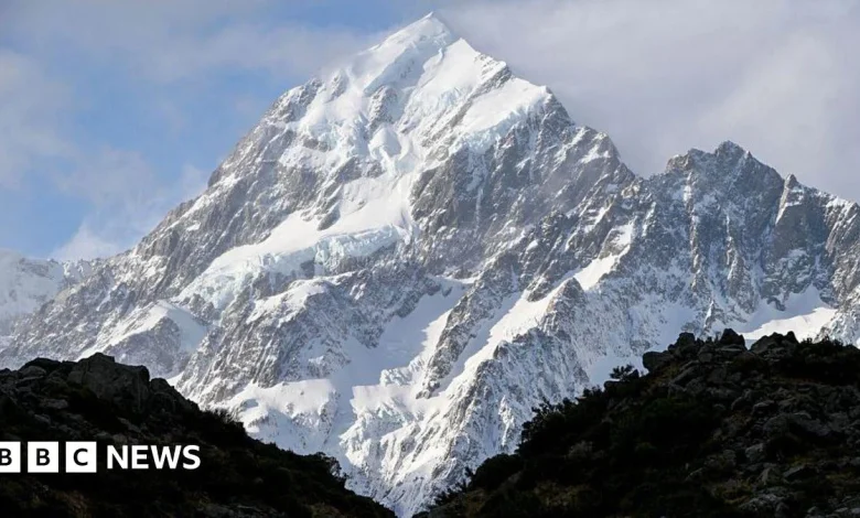 Aoraki Mount Cook: Two climbers dead on New Zealand's tallest mountain