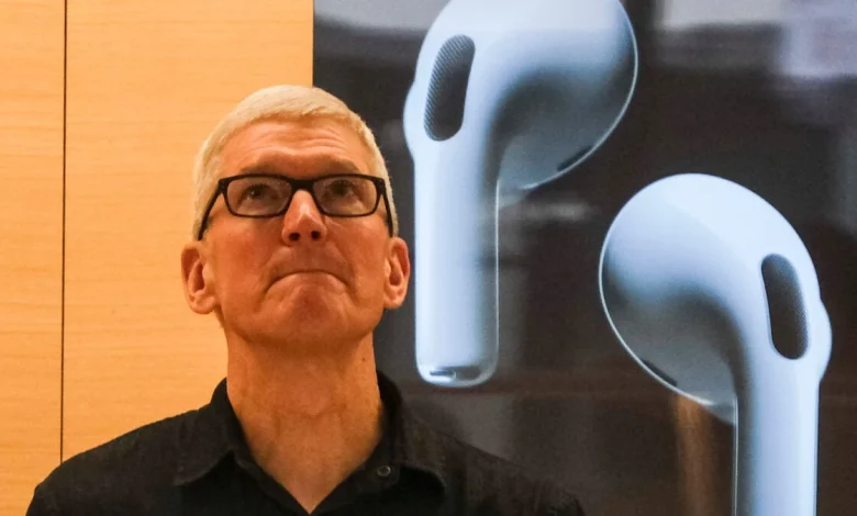 Apple Expects to Break Holidays Sales Records While Most People Tighten Their Budgets