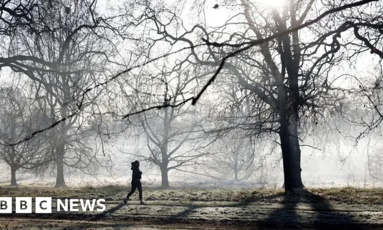Arctic blast to move across UK as flood clean up continues