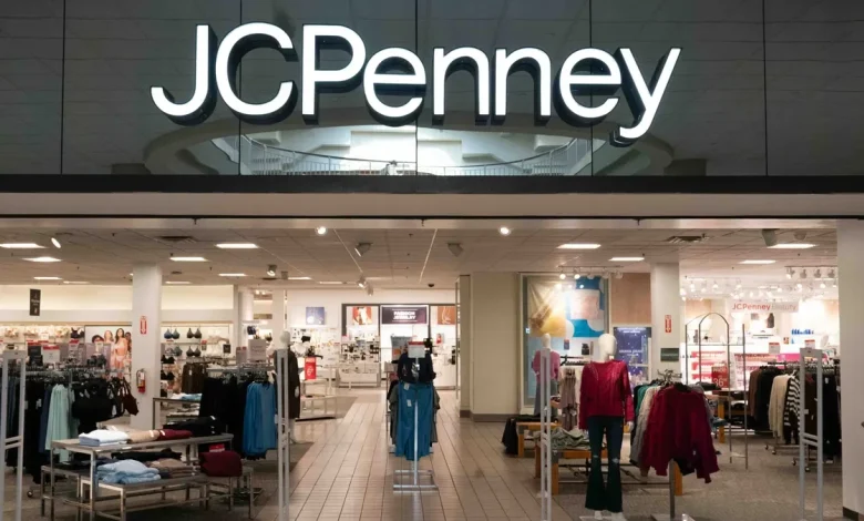 Are clothing stores open on Thanksgiving? Here's what to know.