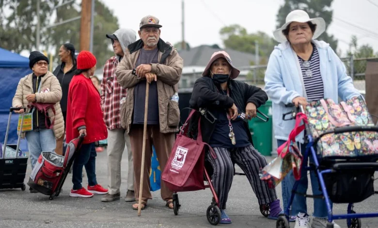 As SNAP benefits lapse, thousands show up to Southern California food banks