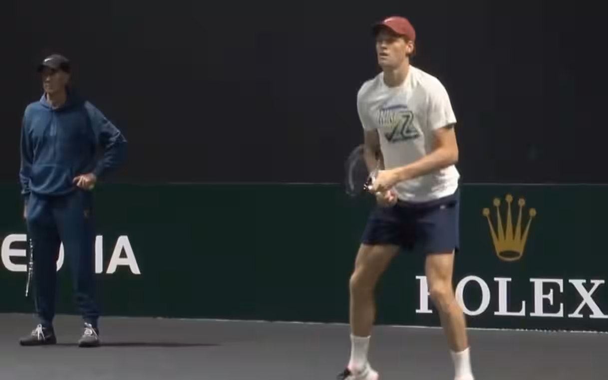 Atp Parigi, il riscaldamento di Sinner pre semifinale