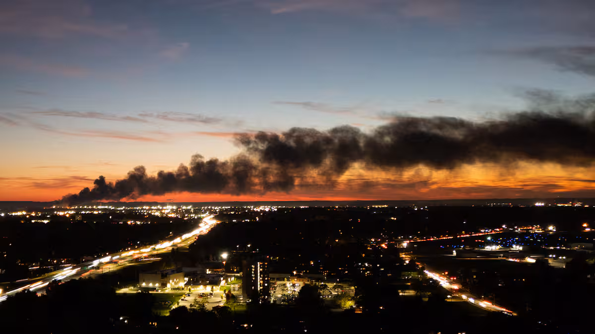 Au moins 11 morts après l'écrasement d'un avion-cargo à Louisville