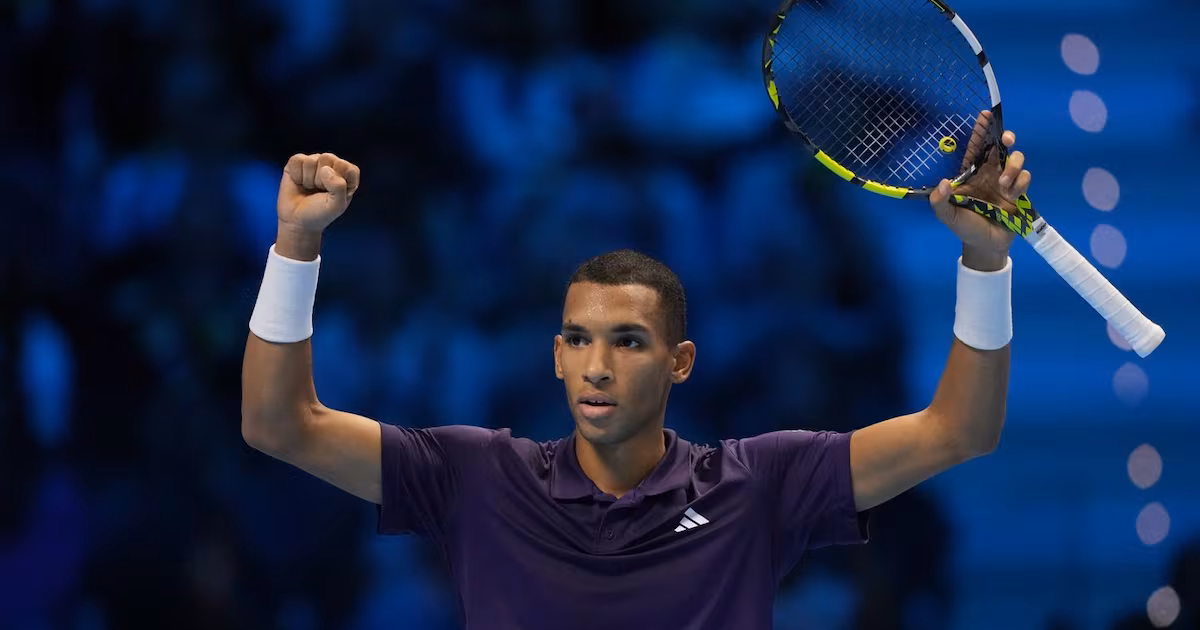Auger-Aliassime advances to final four at ATP Finals with upset over Zverev