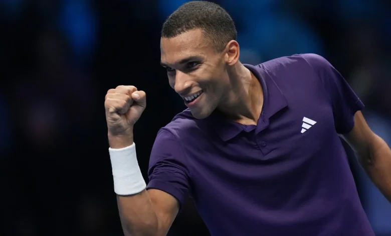 Auger-Aliassime vence a Zverev y avanza a semifinales del ATP Finals; Sinner sigue invicto