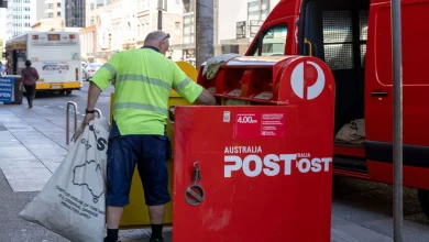 Australia Post brings back weekend deliveries ahead of Christmas rush. Here's when you need to send your parcels by