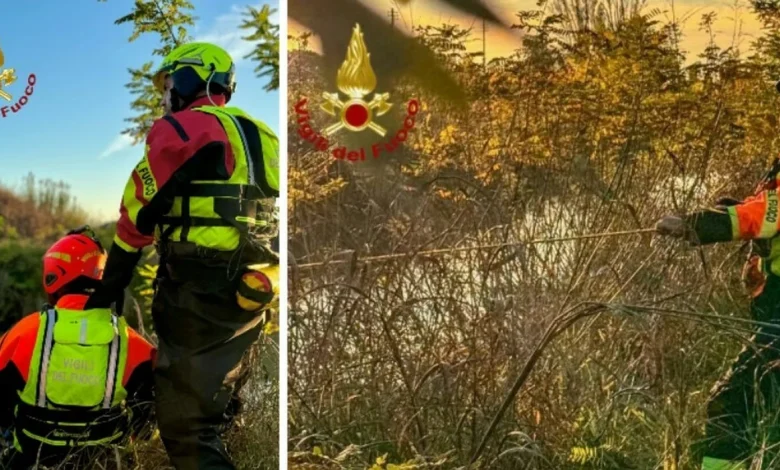 Barca si incaglia nelle chiuse del Brenta, intervengono i pompieri per liberarla