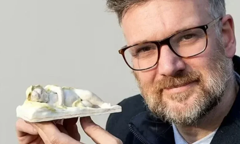 Bargain Hunt expert wails as he smashes ‘life-changing’ 400-year-old item