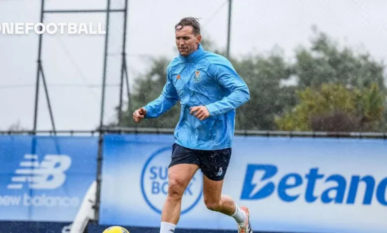 Bednarek, Borja Sainz e Luuk de Jong com recuperação favorável para receção ao Sintrense