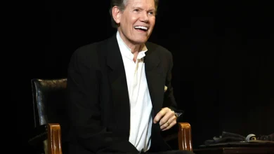 Beloved ‘90s Country Neo-Traditionalist Releases Brand New Holiday Track ‘From the Vault’ Years After Suffering a Stroke