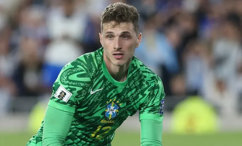 Bento acaba preocupando a torcida brasileira, e quase se complica com saídas fora da área