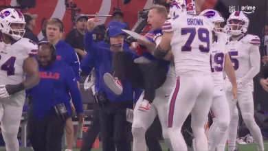 Bills Special Teams Coordinator Lifted Into the Air to Celebrate Ray Davis's Return TD