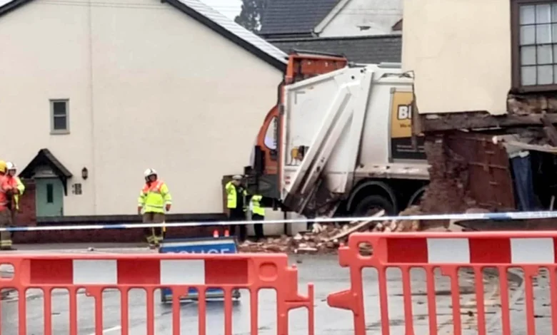 Bin lorry crashes into building, leaving one dead and two injured