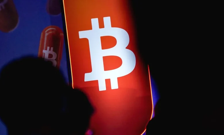 Bitcoin’s Bear Market Deepens as ETF Investors Yank $870 Million