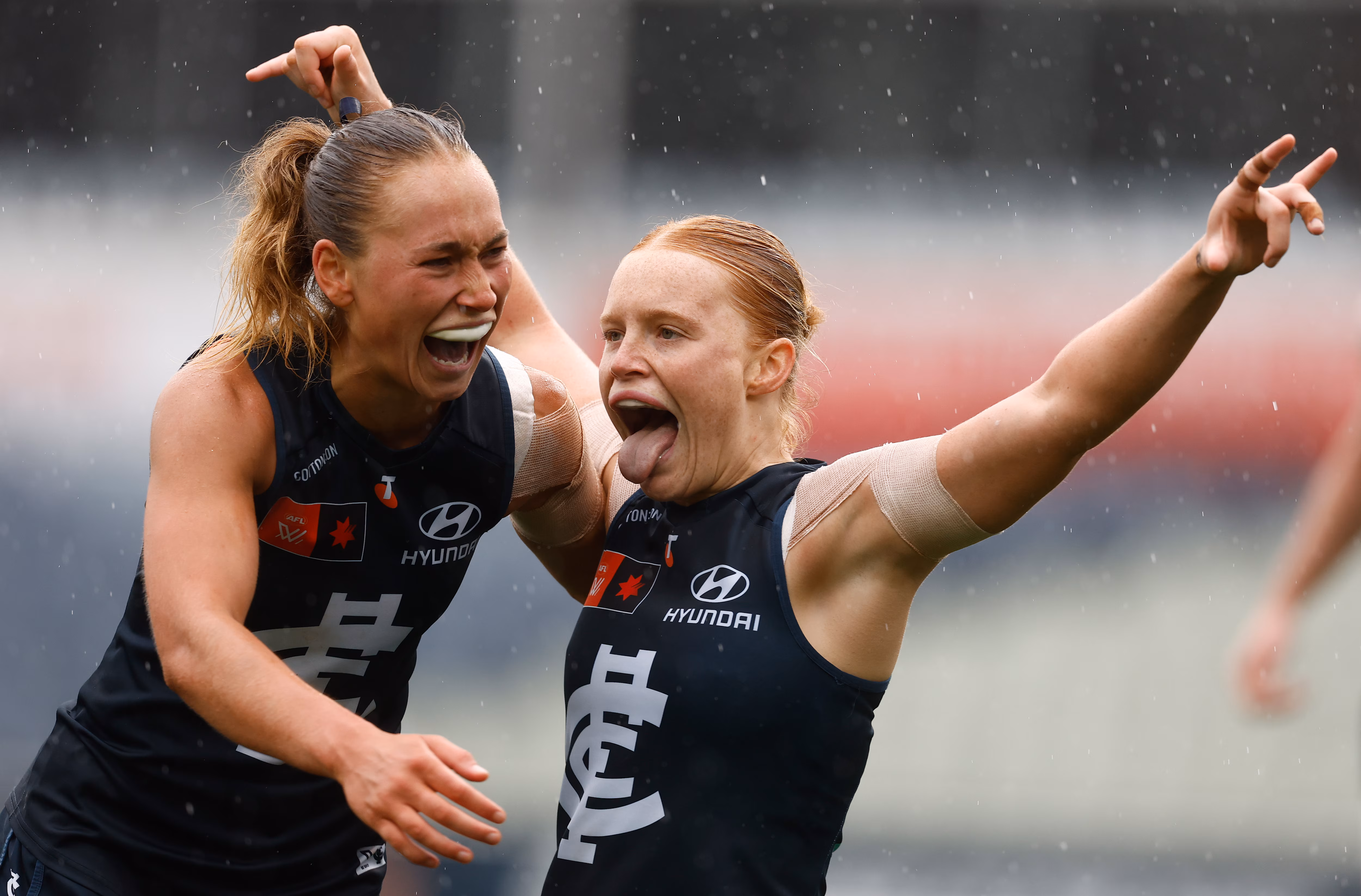 Blues blitz Eagles in the wet to set up Hawks semi-final