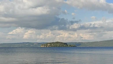 Bolsena - Pescatore bloccato in mezzo al lago durante il maltempo: salvato dai vigili del fuoco