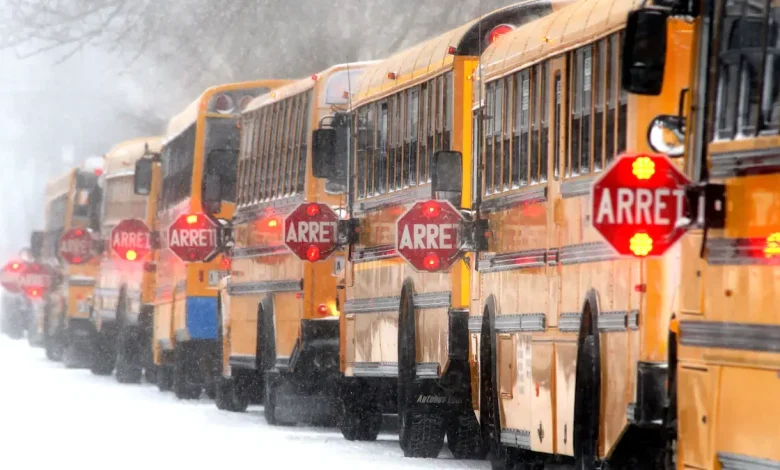 Bordée de neige et pannes de courant: voici les écoles fermées au Québec