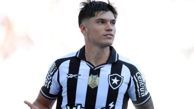 Botafogo divulga relacionados para clássico contra o Vasco com voltas de Savarino, Correa e Marçal