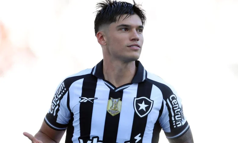 Botafogo divulga relacionados para clássico contra o Vasco com voltas de Savarino, Correa e Marçal