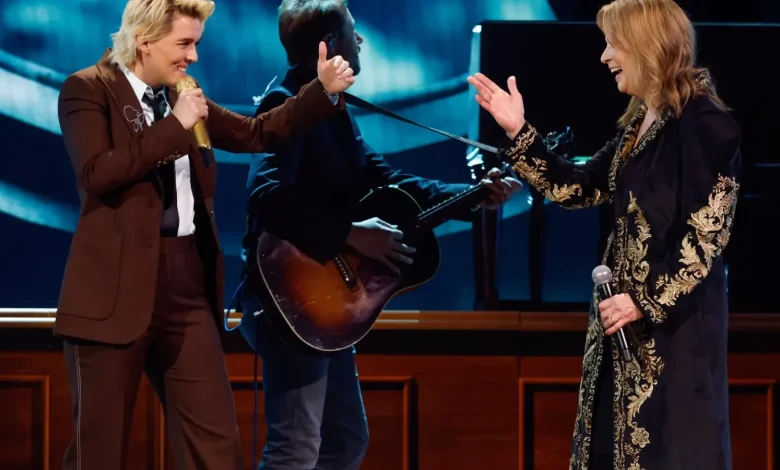 Brandi Carlile and Patty Loveless Pay Tribute to Vince Gill at 2025 CMA Awards