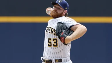 Brandon Woodruff accepts qualifying offer from Brewers after promising return from injury