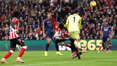Brian Brobbey helpt Sunderland met acrobatische goal in blessuretijd naast Arsenal