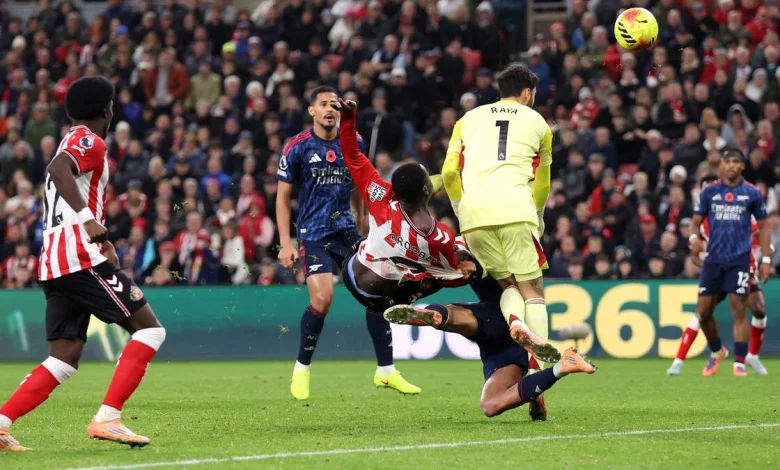 Brian Brobbey helpt Sunderland met acrobatische goal in blessuretijd naast Arsenal