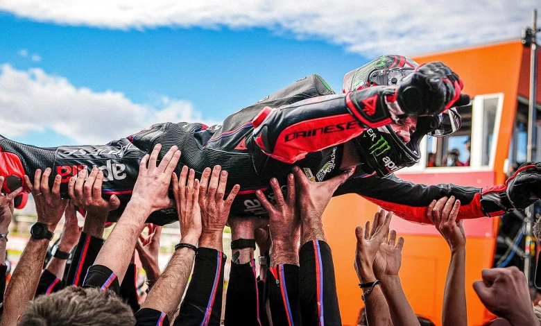 Brilliant Bezzecchi holds off Fernandez for Valencia victory