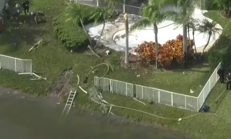 Broward emergency crews respond to small plane crash in Coral Springs neighborhood