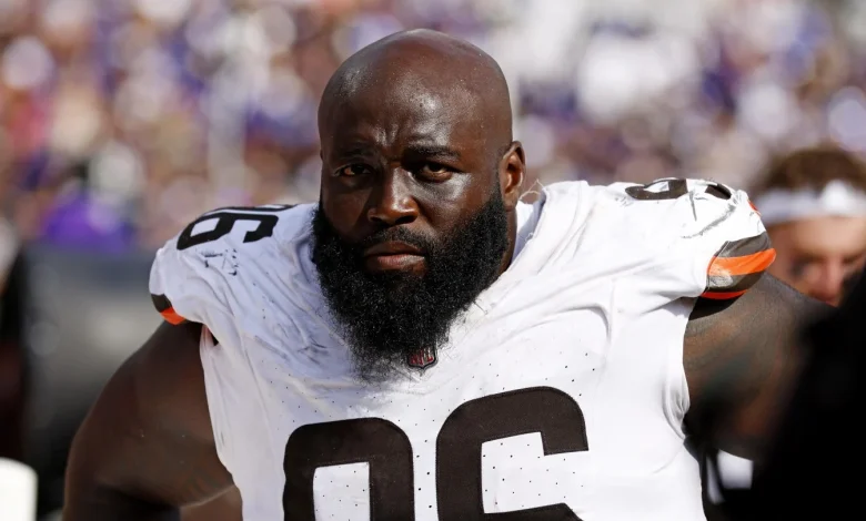 Browns DT Maliek Collins carted off the field in third quarter